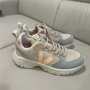 Veja Venturi Women's Beige and Gray Sneakers